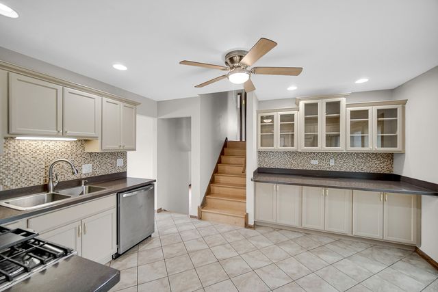 16424 MAPLEWOOD Court, Tinley Park, IL 60477