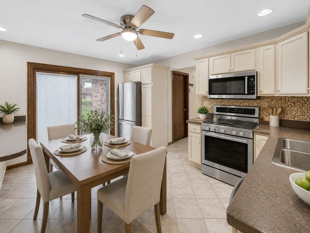 16424 MAPLEWOOD Court, Tinley Park, IL 60477