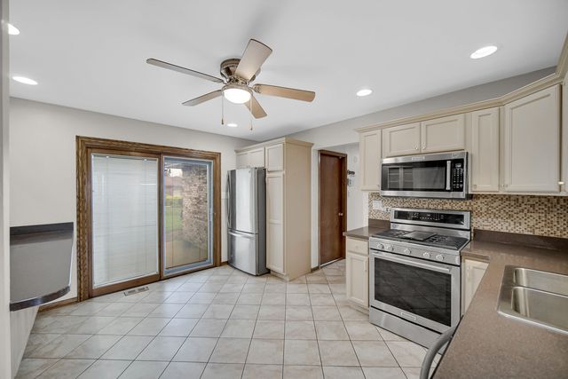 16424 MAPLEWOOD Court, Tinley Park, IL 60477