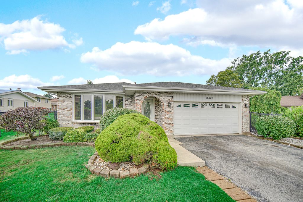 16424 MAPLEWOOD Court, Tinley Park, IL 60477