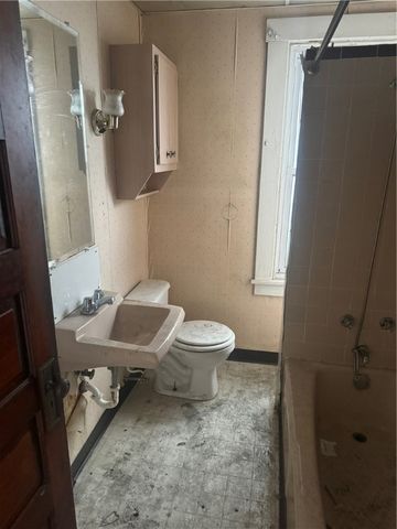 201 Locust Street, New Kensington, PA 15068