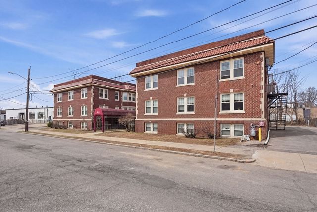 39 Richardson Ave 12, Wakefield, MA 01880