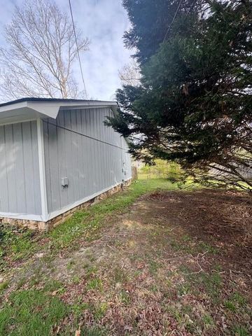 405 Bob Wood Drive, Loganville, GA 30052