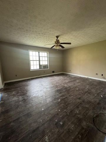 405 Bob Wood Drive, Loganville, GA 30052