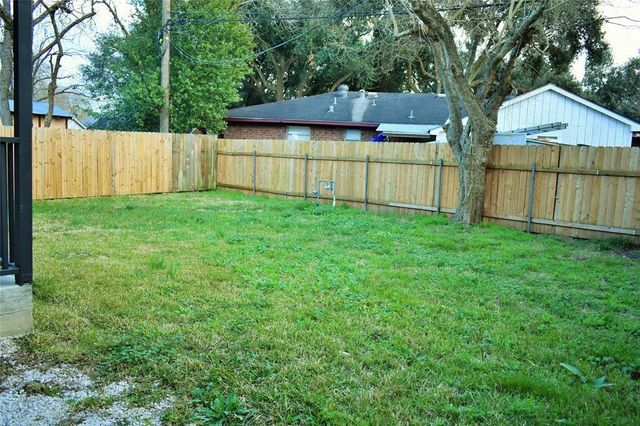 815 Leonard Avenue, Richmond, TX 77469