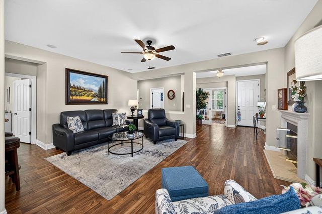 2217 Ryedale Ln, Sacramento, CA 95835