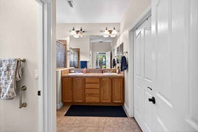 2217 Ryedale Ln, Sacramento, CA 95835