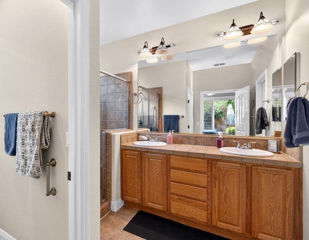 2217 Ryedale Ln, Sacramento, CA 95835