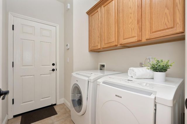 2217 Ryedale Ln, Sacramento, CA 95835