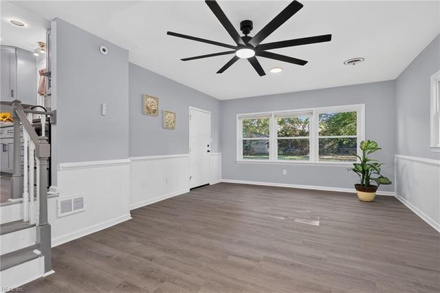 166 Beechmont DR, Newport News, VA 23608