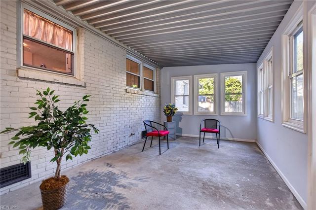 166 Beechmont DR, Newport News, VA 23608