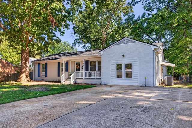 166 Beechmont DR, Newport News, VA 23608