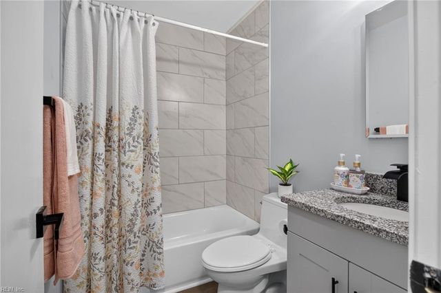 166 Beechmont DR, Newport News, VA 23608