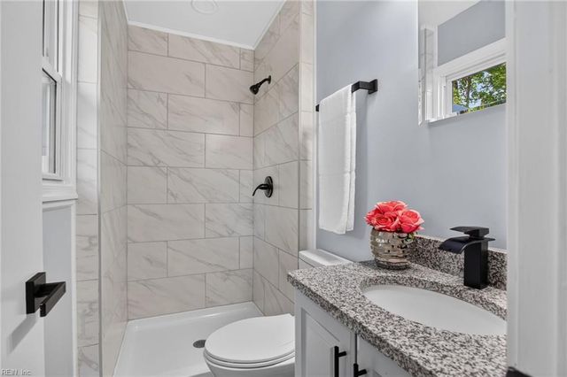 166 Beechmont DR, Newport News, VA 23608