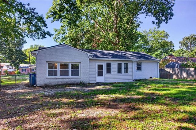 166 Beechmont DR, Newport News, VA 23608