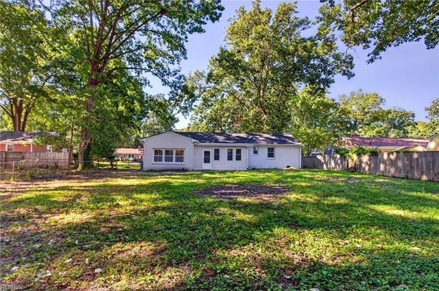 166 Beechmont DR, Newport News, VA 23608