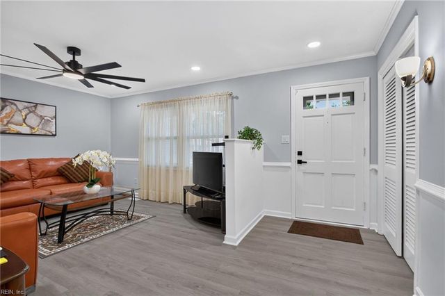 166 Beechmont DR, Newport News, VA 23608