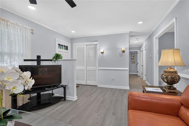 166 Beechmont DR, Newport News, VA 23608
