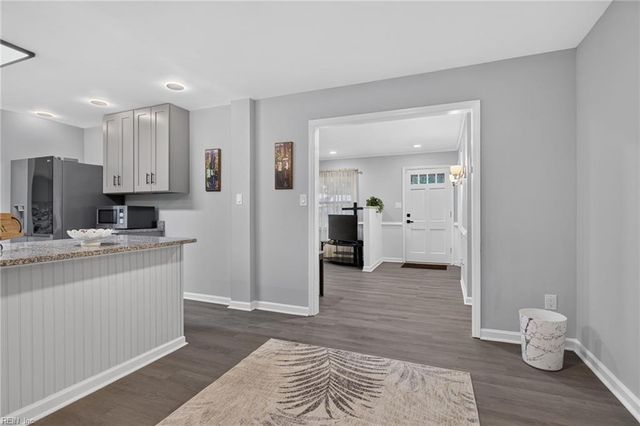 166 Beechmont DR, Newport News, VA 23608