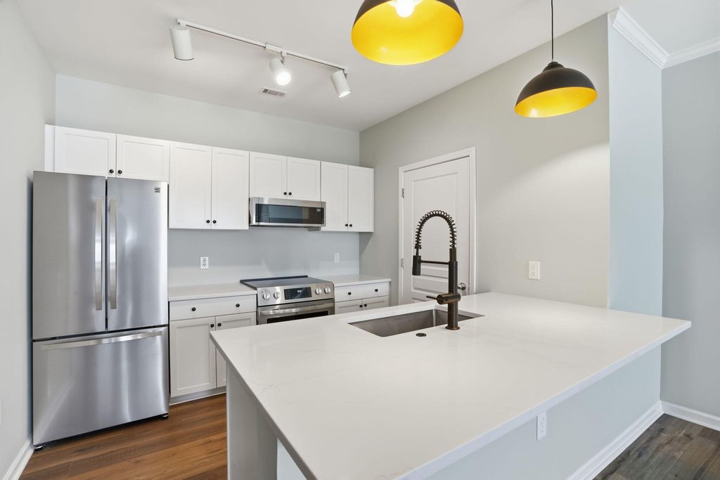 Image 1 of property listing at 600 Bucksley Lane 305, Charleston, SC 29492