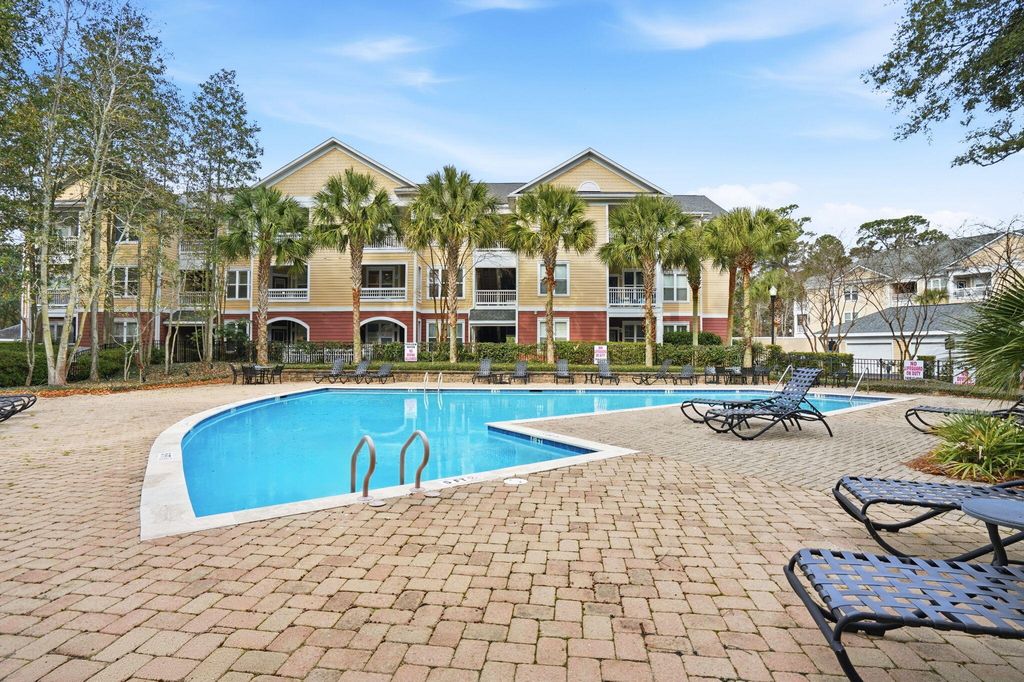 Image 16 of property listing at 600 Bucksley Lane 305, Charleston, SC 29492