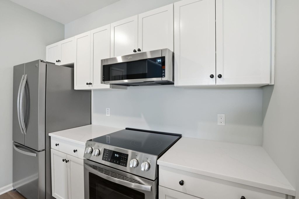 Image 7 of property listing at 600 Bucksley Lane 305, Charleston, SC 29492