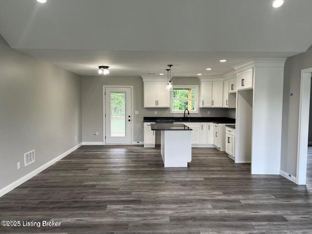 217 Open Meadow Dr, Bardstown, KY 40004