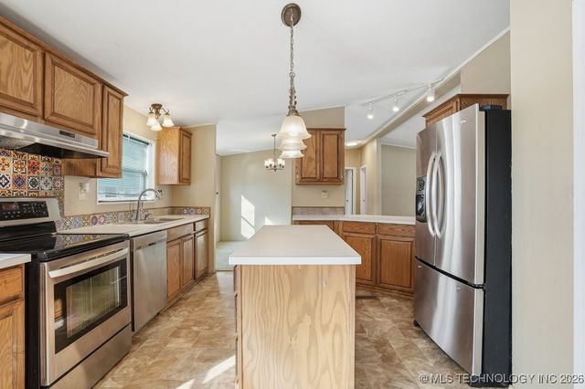 13706 Peabody Drive, Glenpool, OK 74033