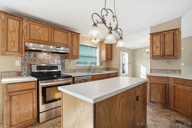 13706 Peabody Drive, Glenpool, OK 74033