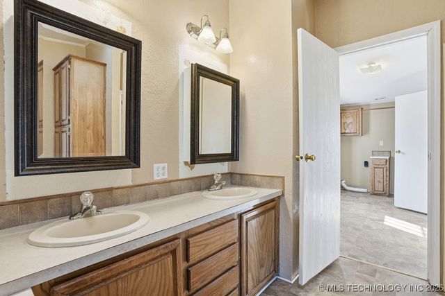 13706 Peabody Drive, Glenpool, OK 74033