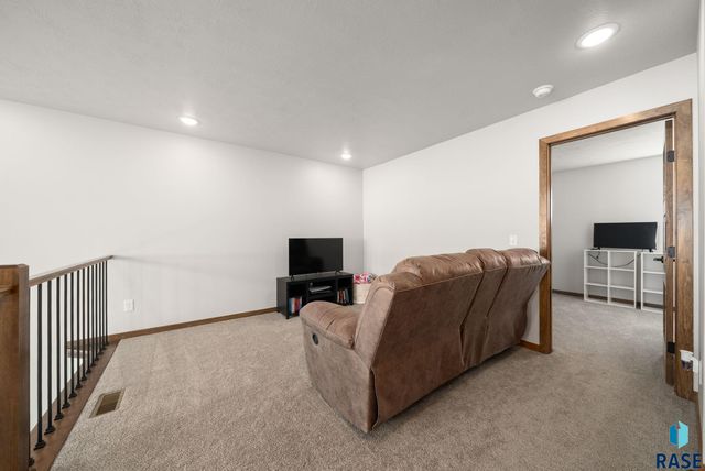 8133 E Tencate Pl Place, Sioux Falls, SD 57110