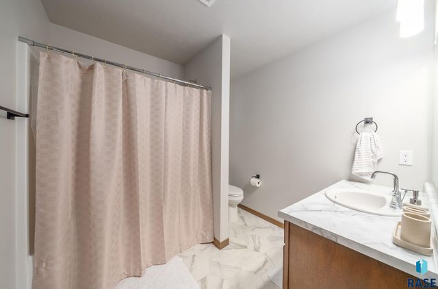 8133 E Tencate Pl Place, Sioux Falls, SD 57110