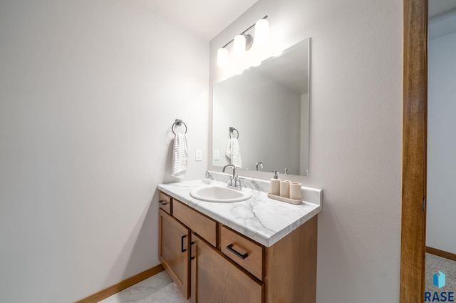 8133 E Tencate Pl Place, Sioux Falls, SD 57110