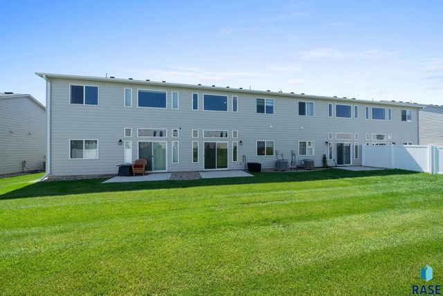 8133 E Tencate Pl Place, Sioux Falls, SD 57110