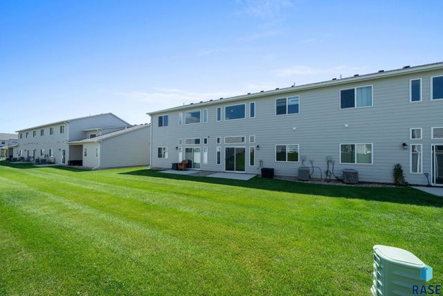 8133 E Tencate Pl Place, Sioux Falls, SD 57110