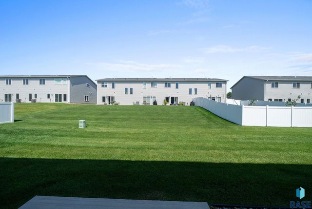 8133 E Tencate Pl Place, Sioux Falls, SD 57110