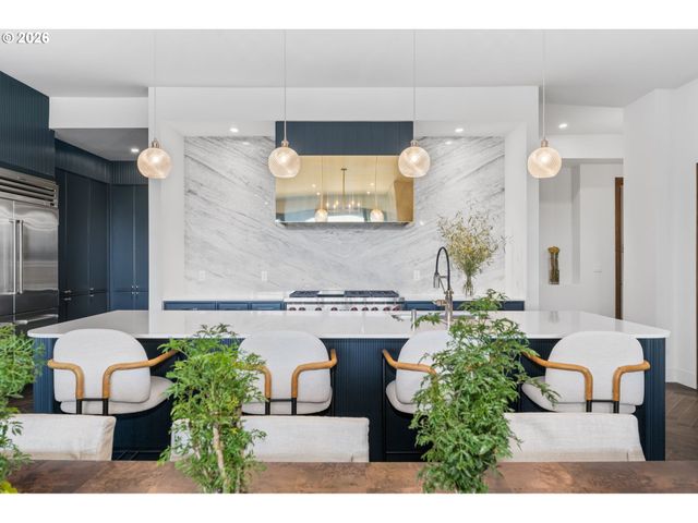 21 D Ave 3, Lake Oswego, OR 97034