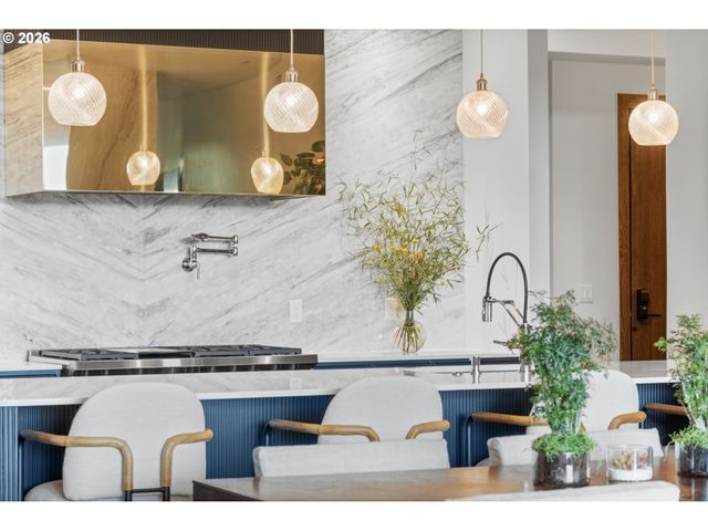 21 D Ave 3, Lake Oswego, OR 97034