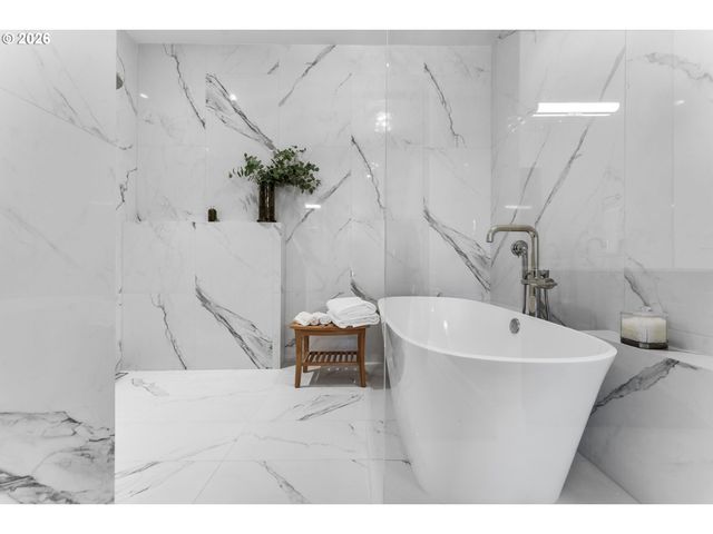 21 D Ave 3, Lake Oswego, OR 97034