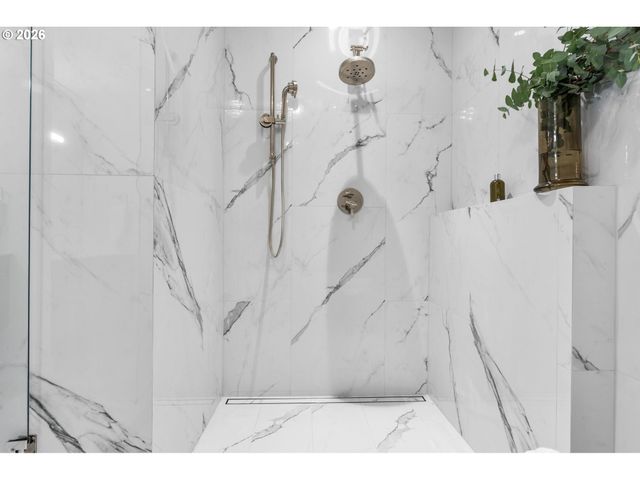 21 D Ave 3, Lake Oswego, OR 97034