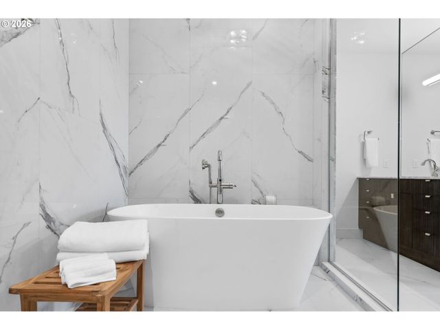 21 D Ave 3, Lake Oswego, OR 97034