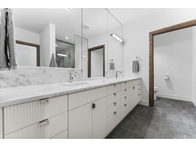 21 D Ave 3, Lake Oswego, OR 97034