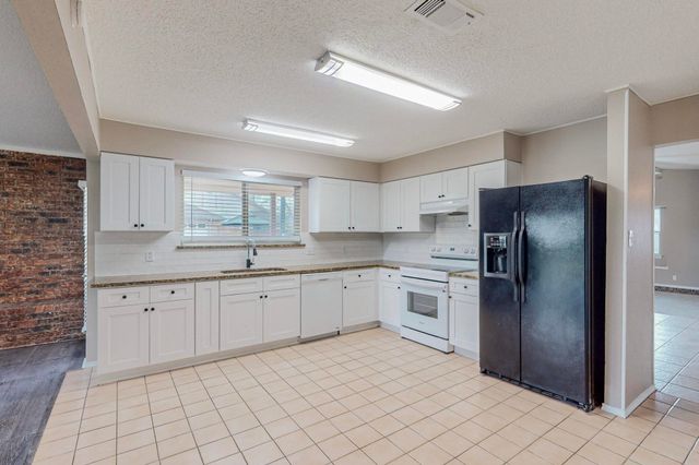 2124 Robinson Street, Irving, TX 75060