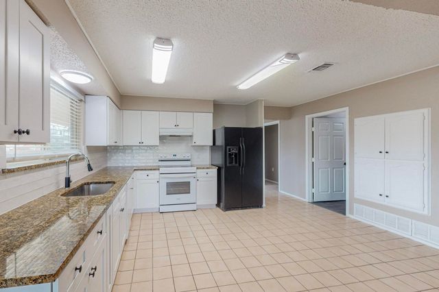 2124 Robinson Street, Irving, TX 75060