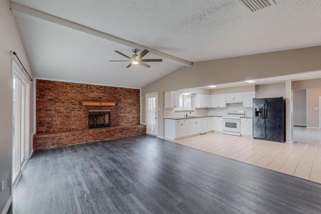 2124 Robinson Street, Irving, TX 75060