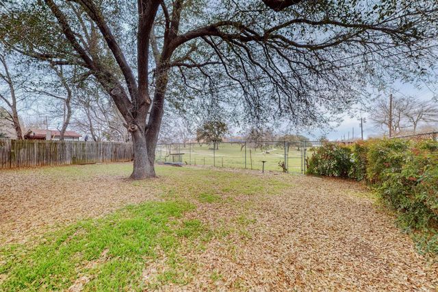 2124 Robinson Street, Irving, TX 75060