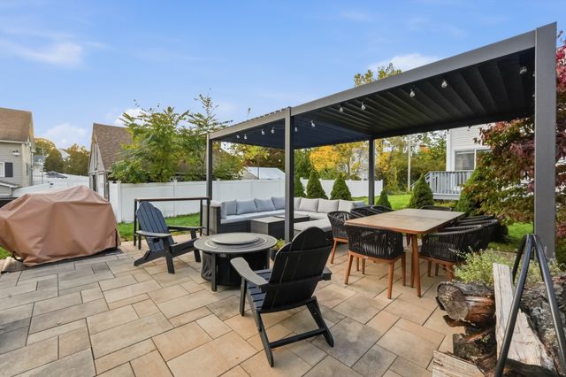 15 Enid St, Worcester, MA 01604