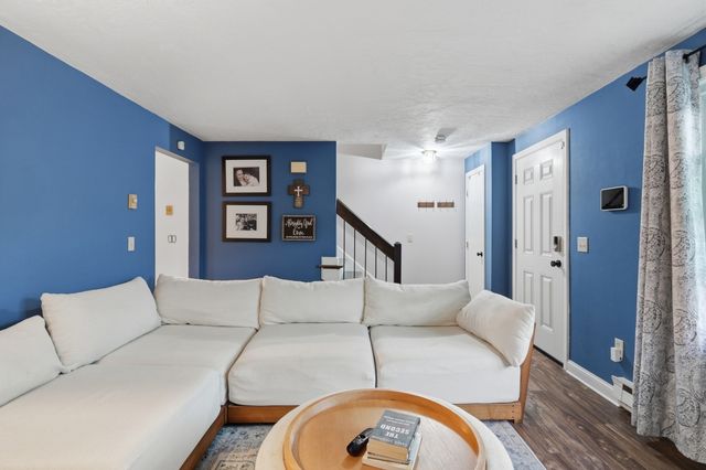 15 Enid St, Worcester, MA 01604