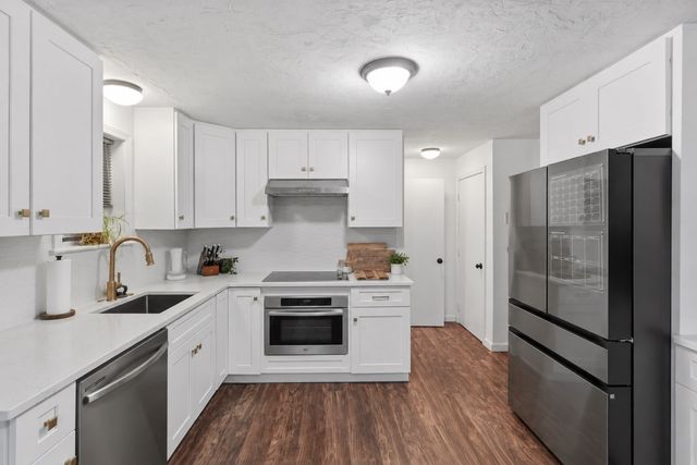 15 Enid St, Worcester, MA 01604