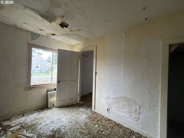 1109 4TH St, Springfield, OR 97477